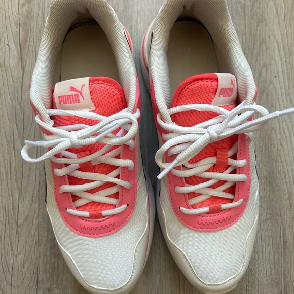 Puma White and Pink Sneakers - Picture 2 of 5